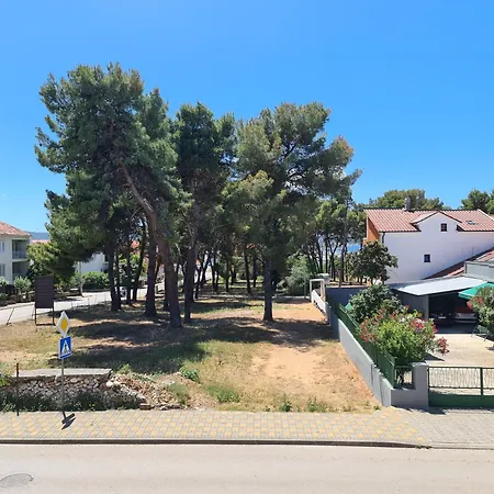 Appartement Celic With Terrace Biograd Na Moru