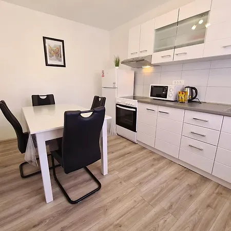 Celic With Terrace Daire