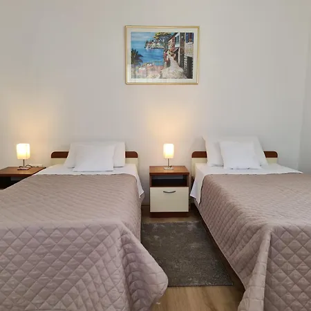 Celic With Terrace Daire Biograd Na Moru