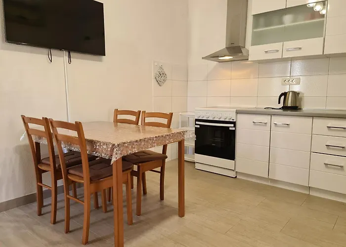 Celic With Terrace Apartment *