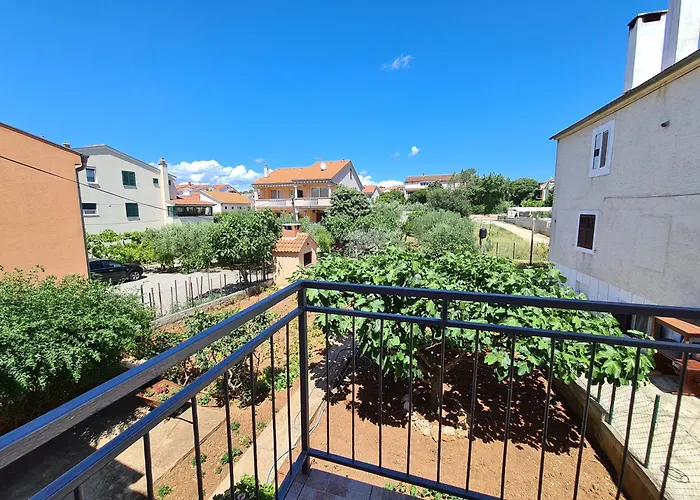 Celic With Terrace Apartment *