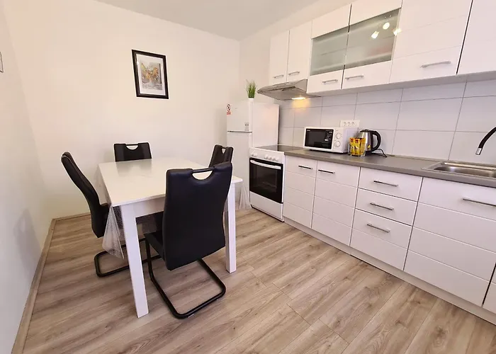Celic With Terrace Apartment