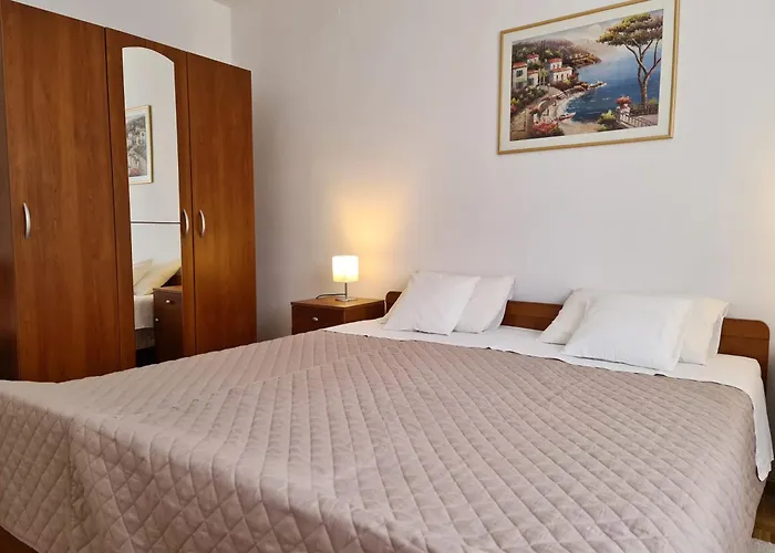 Celic With Terrace Apartment